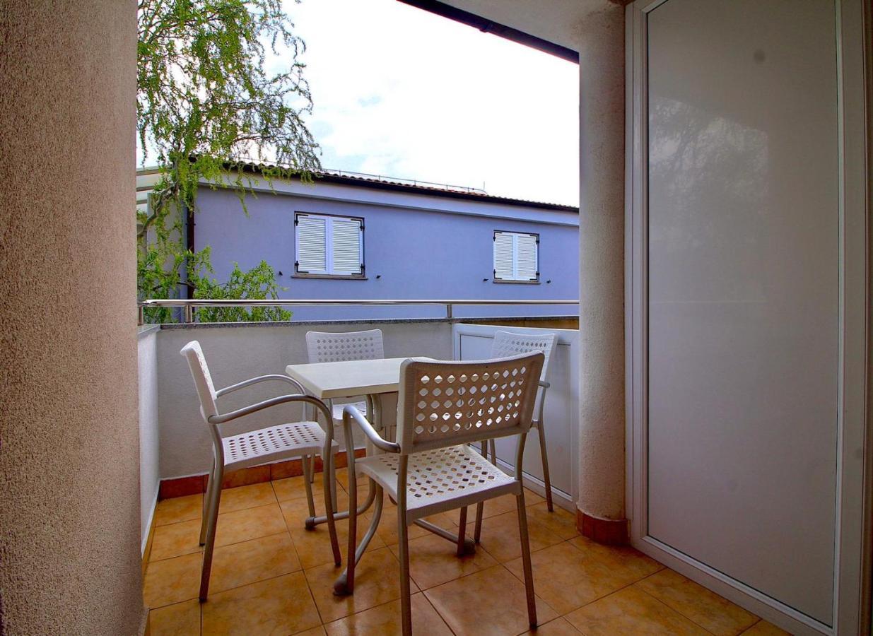 Apartman Maja Pjescana Pjescana Uvala Exterior foto