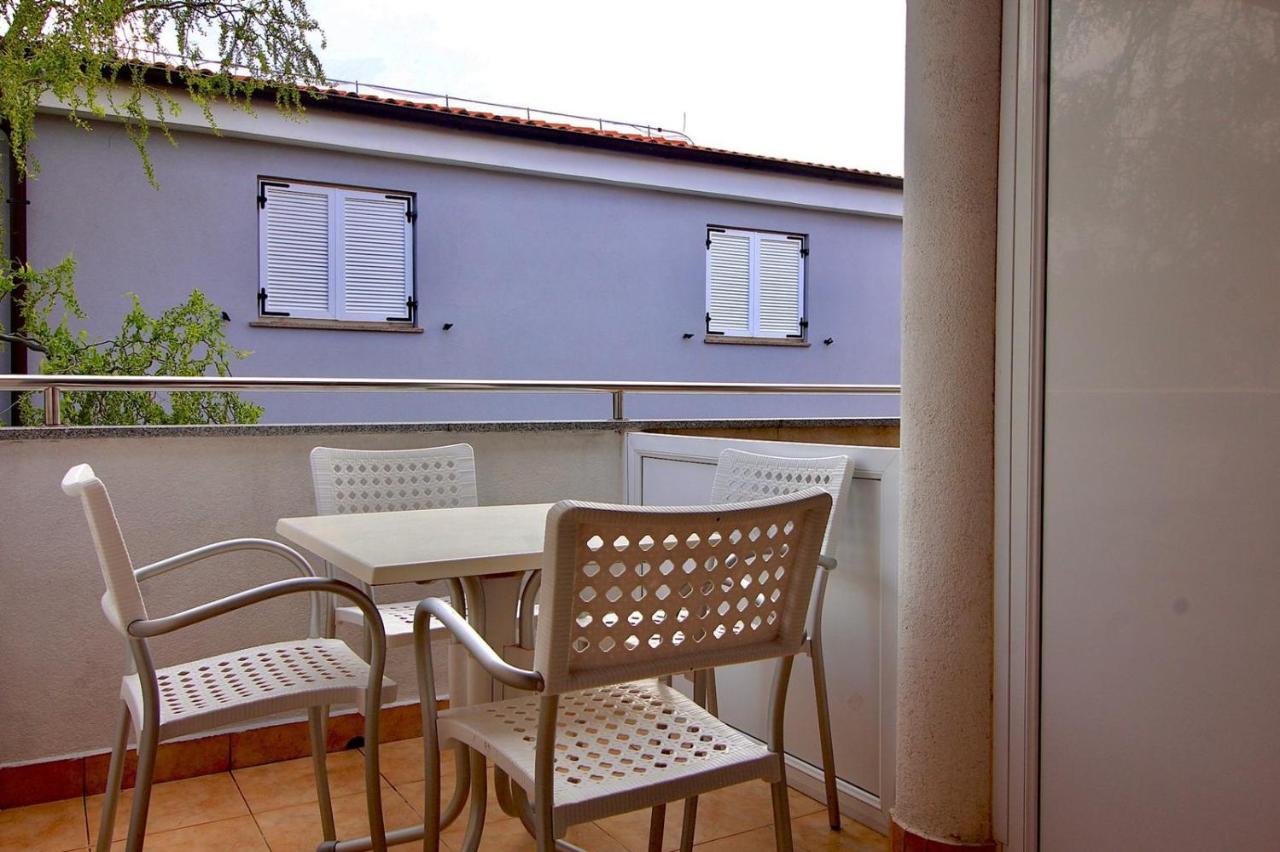 Apartman Maja Pjescana Pjescana Uvala Exterior foto