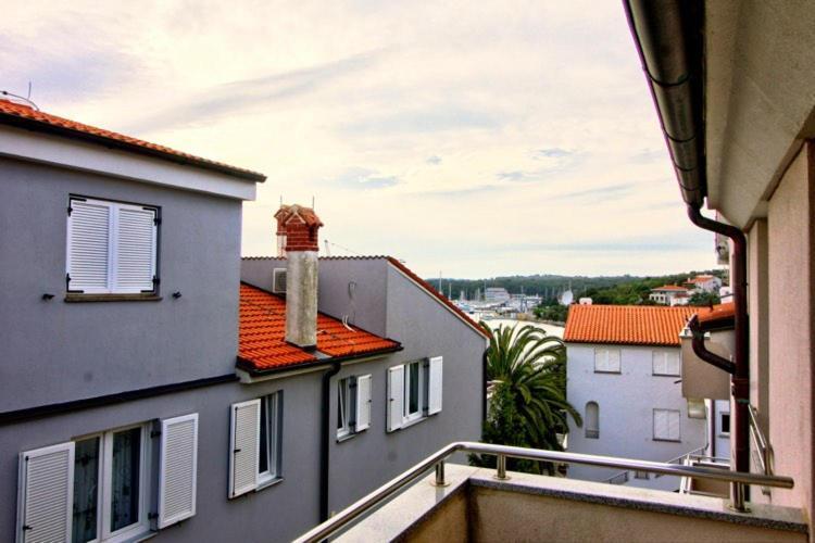Apartman Maja Pjescana Pjescana Uvala Exterior foto
